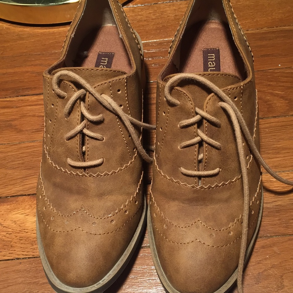Brown patterned low boots